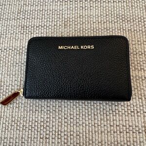 Michael Kors Small Black zip Wallet